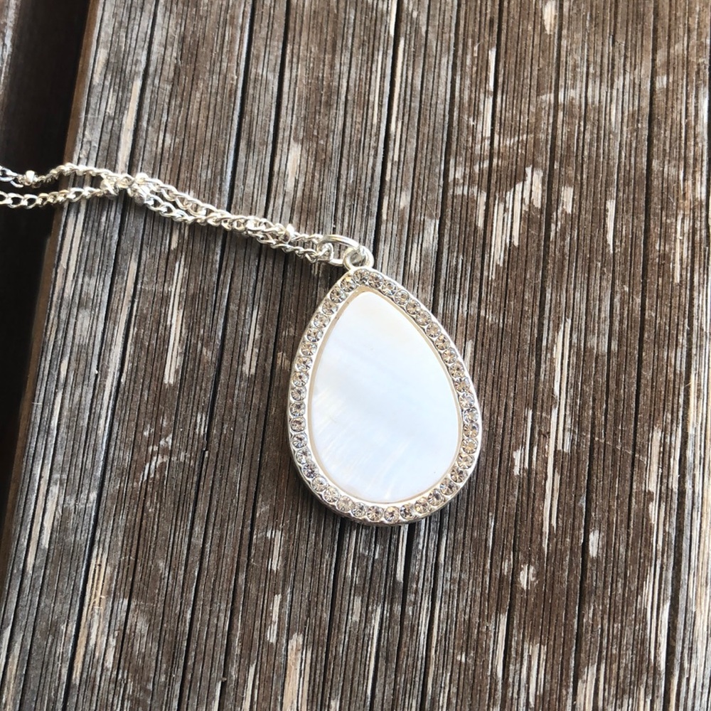 NEW! Really Pretty Long Necklace w/ White Pendant - Picture 2 of 7